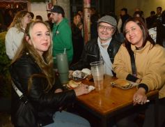 Foto de la galería: Con todo el disfrute en calle Colón: la Casa del Streaming celebró sus 2 años con música, amigos y un nuevo Festreaming
