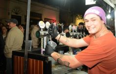 Foto de la galería: Con todo el disfrute en calle Colón: la Casa del Streaming celebró sus 2 años con música, amigos y un nuevo Festreaming