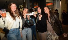 Foto de la galería: Con todo el disfrute en calle Colón: la Casa del Streaming celebró sus 2 años con música, amigos y un nuevo Festreaming