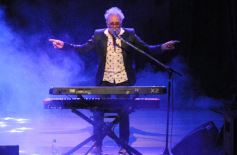 Sixto Fotografías. Sociedad. Música - Los Tipitos en el Montoya: el rock nacional volvió a traer show con otro gran recibimiento del público misionero