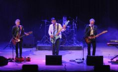 Foto de la galería: Los Tipitos en el Montoya: el rock nacional volvió a traer show con otro gran recibimiento del público misionero