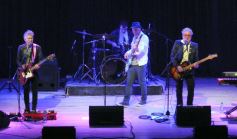 Foto de la galería: Los Tipitos en el Montoya: el rock nacional volvió a traer show con otro gran recibimiento del público misionero