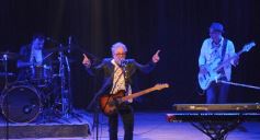 Foto de la galería: Los Tipitos en el Montoya: el rock nacional volvió a traer show con otro gran recibimiento del público misionero