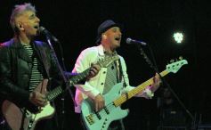 Foto de la galería: Los Tipitos en el Montoya: el rock nacional volvió a traer show con otro gran recibimiento del público misionero