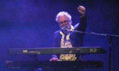 Foto de la galería: Los Tipitos en el Montoya: el rock nacional volvió a traer show con otro gran recibimiento del público misionero