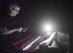 Foto de la galería: Los Tipitos en el Montoya: el rock nacional volvió a traer show con otro gran recibimiento del público misionero