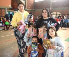 Foto de la galería: Operativo Integral en el Polideportivo Ñú Porá acercó importantes servicios con gran convocatoria de vecinos
