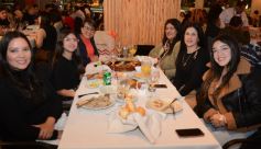 Foto de la galería: Día del Amigo en Posadas: con los bares y restaurantes a pleno y todo el disfrute de la noche de juntadas y reencuentros