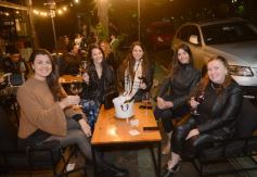 Foto de la galería: Día del Amigo en Posadas: con los bares y restaurantes a pleno y todo el disfrute de la noche de juntadas y reencuentros