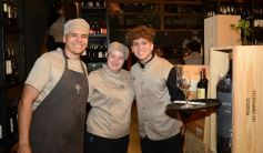 Foto de la galería: Día del Amigo en Posadas: con los bares y restaurantes a pleno y todo el disfrute de la noche de juntadas y reencuentros
