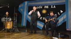 Foto de la galería: Patria y Tradición en Peña Itapúa que se vistió de encuentro con otro Fogón de la Independencia y gran grilla artística