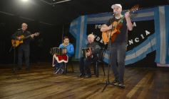 Foto de la galería: Patria y Tradición en Peña Itapúa que se vistió de encuentro con otro Fogón de la Independencia y gran grilla artística
