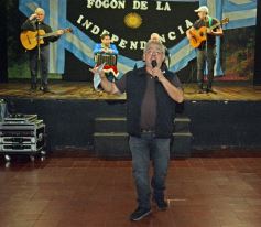 Foto de la galería: Patria y Tradición en Peña Itapúa que se vistió de encuentro con otro Fogón de la Independencia y gran grilla artística