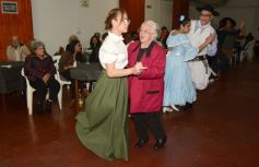 Foto de la galería: Patria y Tradición en Peña Itapúa que se vistió de encuentro con otro Fogón de la Independencia y gran grilla artística