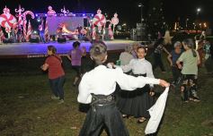 Foto de la galería: Escenario Oscar Mandagarán: homenaje que rindió la ciudad al consagrado referente de la cultura misionera