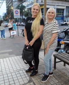 Foto de la galería: Tarde de sábado a pleno movimiento entre paseos y sociales aprovechando lo que fue el tercer día del Black Friday
