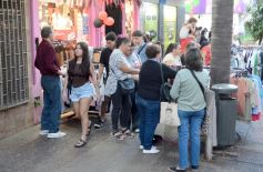 Foto de la galería: Tarde de sábado a pleno movimiento entre paseos y sociales aprovechando lo que fue el tercer día del Black Friday