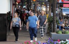 Foto de la galería: Tarde de sábado a pleno movimiento entre paseos y sociales aprovechando lo que fue el tercer día del Black Friday