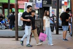 Foto de la galería: Tarde de sábado a pleno movimiento entre paseos y sociales aprovechando lo que fue el tercer día del Black Friday