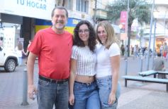 Foto de la galería: Tarde de sábado a pleno movimiento entre paseos y sociales aprovechando lo que fue el tercer día del Black Friday