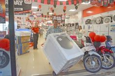 Foto de la galería: Tarde de sábado a pleno movimiento entre paseos y sociales aprovechando lo que fue el tercer día del Black Friday