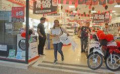 Foto de la galería: Tarde de sábado a pleno movimiento entre paseos y sociales aprovechando lo que fue el tercer día del Black Friday