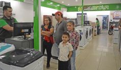 Foto de la galería: Tarde de sábado a pleno movimiento entre paseos y sociales aprovechando lo que fue el tercer día del Black Friday