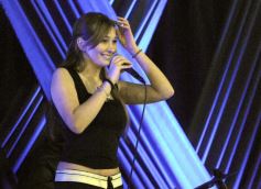 Foto de la galería: Elección de Reyes del Santa María: segunda parte del desfile y el anticipo del ritmo que traen para la Estudiantina 2025