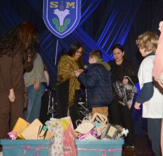 Foto de la galería: Elección de Reyes del Santa María: segunda parte del desfile y el anticipo del ritmo que traen para la Estudiantina 2025