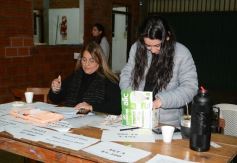 Foto de la galería: Elección de Reyes del Santa María: segunda parte del desfile y el anticipo del ritmo que traen para la Estudiantina 2025