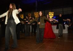 Foto de la galería: Elección de Reyes del Santa María: segunda parte del desfile y el anticipo del ritmo que traen para la Estudiantina 2025