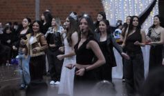 Foto de la galería: Elección de Reyes del Santa María: segunda parte del desfile y el anticipo del ritmo que traen para la Estudiantina 2025