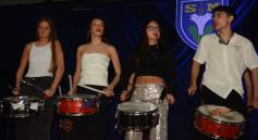 Foto de la galería: Elección de Reyes del Santa María: segunda parte del desfile y el anticipo del ritmo que traen para la Estudiantina 2025