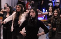 Foto de la galería: Elección de Reyes del Santa María: segunda parte del desfile y el anticipo del ritmo que traen para la Estudiantina 2025