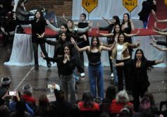 Foto de la galería: Elección de Reyes del Santa María: segunda parte del desfile y el anticipo del ritmo que traen para la Estudiantina 2025