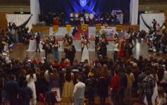 Foto de la galería: Elección de Reyes del Santa María: segunda parte del desfile y el anticipo del ritmo que traen para la Estudiantina 2025