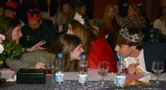 Foto de la galería: Elección de Reyes del Santa María: segunda parte del desfile y el anticipo del ritmo que traen para la Estudiantina 2025