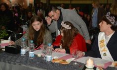 Foto de la galería: Elección de Reyes del Santa María: segunda parte del desfile y el anticipo del ritmo que traen para la Estudiantina 2025