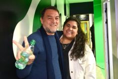 Foto de la galería: En la Casa del Streaming, la vuelta de Dólar Blue marcó cita con mucha gente amiga en una noche de peña y animación