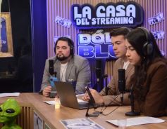 Foto de la galería: En la Casa del Streaming, la vuelta de Dólar Blue marcó cita con mucha gente amiga en una noche de peña y animación