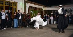 Foto de la galería: En la Casa del Streaming, la vuelta de Dólar Blue marcó cita con mucha gente amiga en una noche de peña y animación