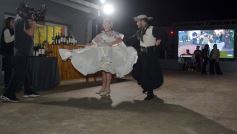 Foto de la galería: En la Casa del Streaming, la vuelta de Dólar Blue marcó cita con mucha gente amiga en una noche de peña y animación