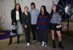 Foto de la galería: En la Casa del Streaming, la vuelta de Dólar Blue marcó cita con mucha gente amiga en una noche de peña y animación