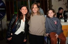 Foto de la galería: En la Casa del Streaming, la vuelta de Dólar Blue marcó cita con mucha gente amiga en una noche de peña y animación