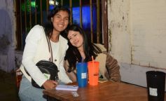 Foto de la galería: En la Casa del Streaming, la vuelta de Dólar Blue marcó cita con mucha gente amiga en una noche de peña y animación