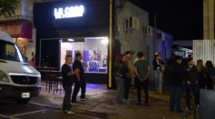 Foto de la galería: En la Casa del Streaming, la vuelta de Dólar Blue marcó cita con mucha gente amiga en una noche de peña y animación