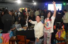 Sixto Fotografías. Sociedad. Canal 12 - En la Casa del Streaming, la vuelta de Dólar Blue marcó cita con mucha gente amiga en una noche de peña y animación