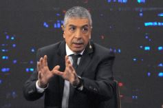 Foto de la galería: Con Gustavo Añibarro en su histórico ciclo televisivo El Periodista, ya en su 19 temporada por Canal Doce