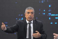 Foto de la galería: Con Gustavo Añibarro en su histórico ciclo televisivo El Periodista, ya en su 19 temporada por Canal Doce