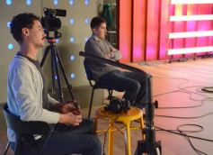 Foto de la galería: Con Gustavo Añibarro en su histórico ciclo televisivo El Periodista, ya en su 19 temporada por Canal Doce